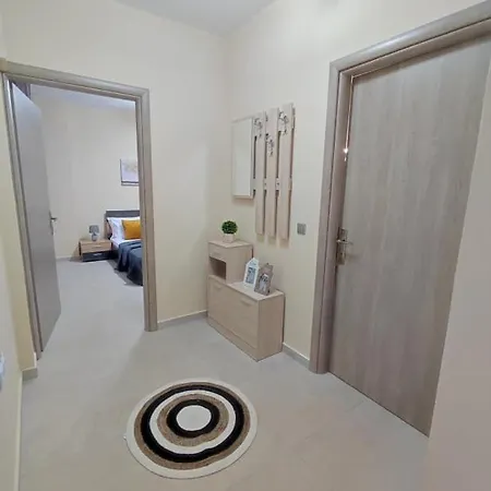 Grand View Apartment *